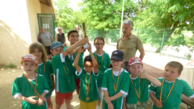 Les poussins de Castelnau-de-Guers triomphent au championnat de tambourin d'Occitanie
