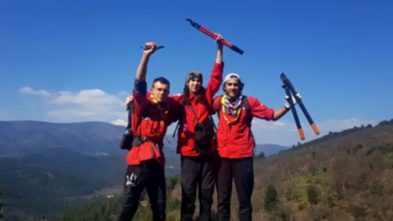 Les scouts d'Alès Saint-Hilaire restaurent les sentiers de randonnée du Gard