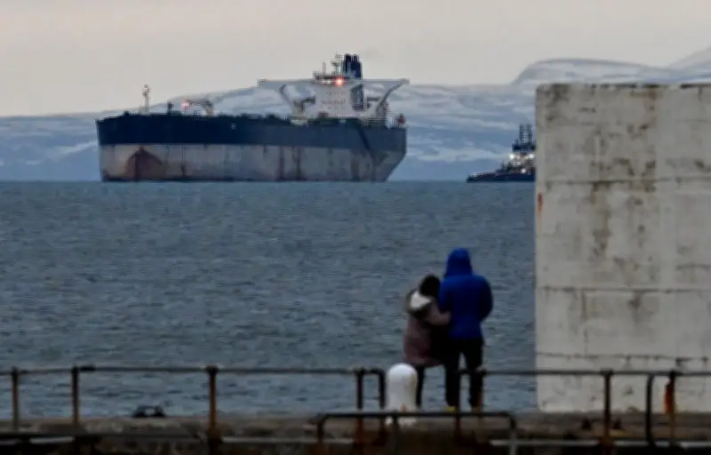 Les États-Unis autorisent temporairement la vente de pétrole russe malgré les sanctions