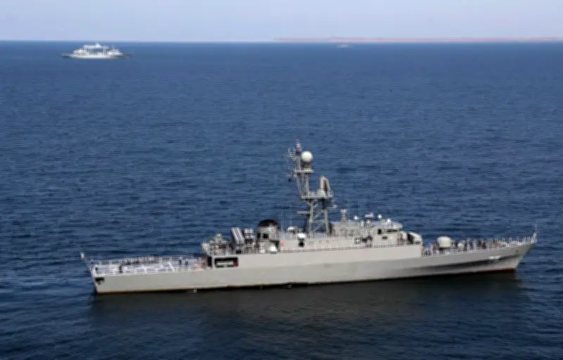 Les États-Unis coulent une frégate iranienne dans l'océan Indien, tensions internationales