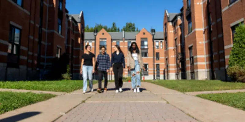 Les universités canadiennes inquiètes face à la baisse des étudiants étrangers