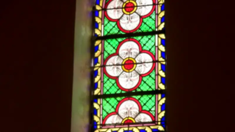 Les vitraux restaurés de l'église de Saint-Victor-de-Malcap marquent une étape cruciale