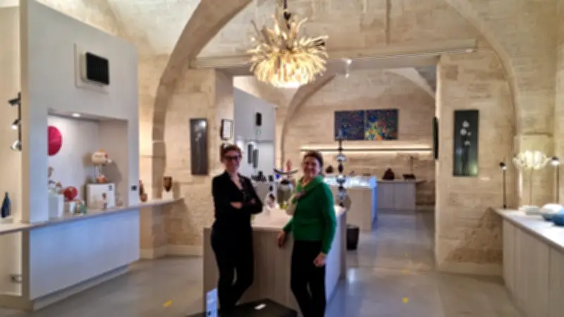 L'exposition 'Confluences' illumine la Maison des artisans d'art d'Uzès