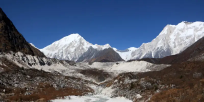 L'Himalaya, troisième pôle terrestre, voit ses glaces fondre à un rythme alarmant