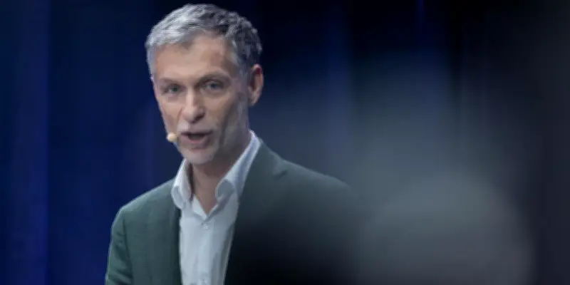 Lille : le candidat écologiste Baly fusionne avec le PS et devance LFI aux municipales