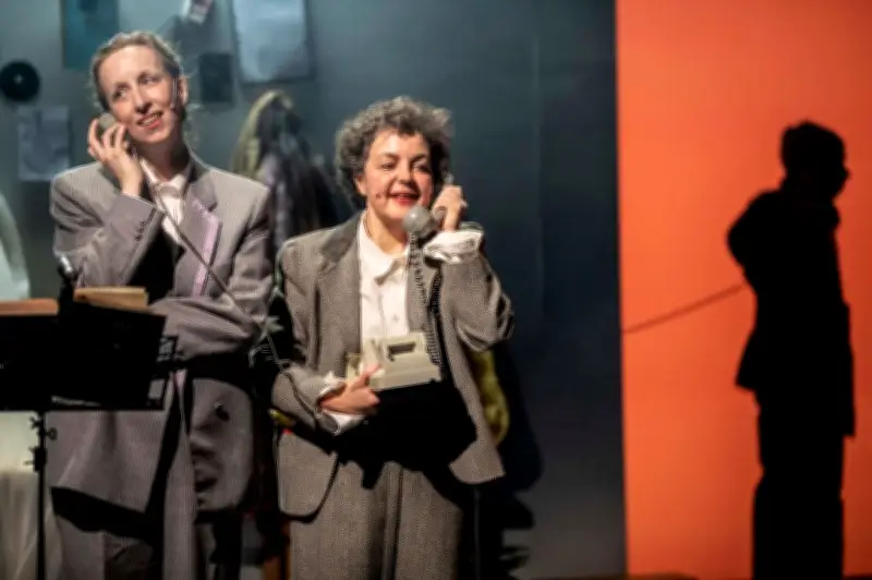 Liora Jaccottet crée 'Sans Ulysse' avec brio, une pièce sur l'attente et l'absence