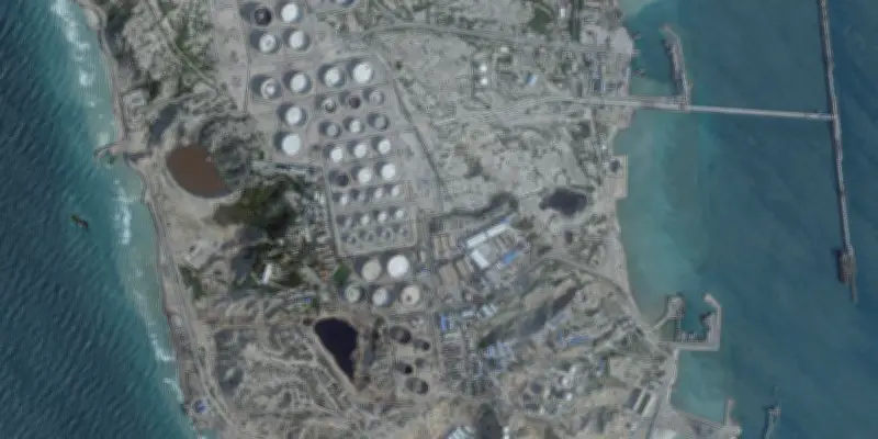 L'Iran menace de détruire les installations pétrolières américaines après des frappes