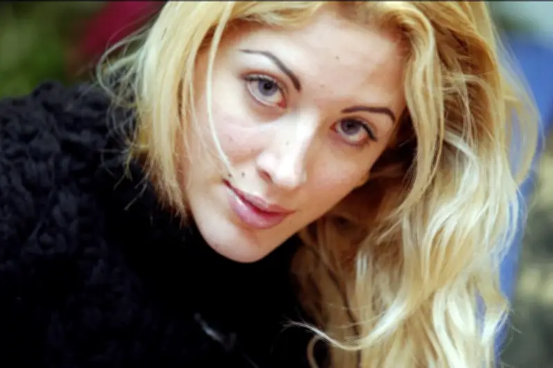 Loana révèle sa bisexualité, un témoignage qui dépasse l'anecdote