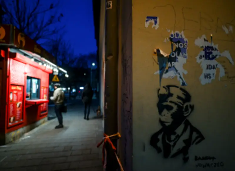 L'obsession de démasquer les artistes anonymes : de Banksy à Ferrante