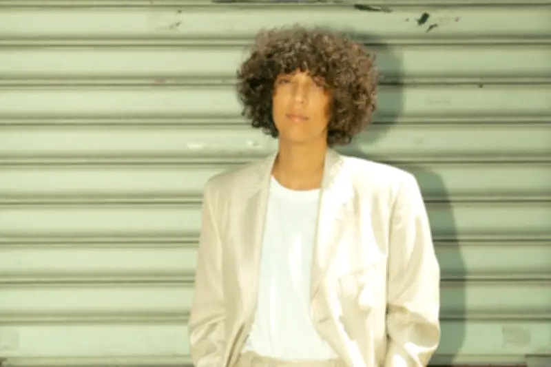 Léonie Pernet : de la batterie du Niger à la scène de l'Olympia