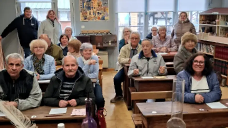 Los Festejaires revisitent l'école d'autrefois à Puisserguier