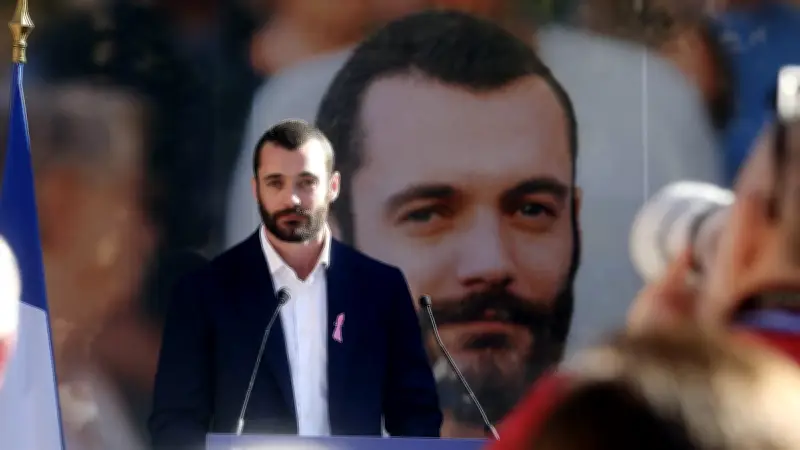 Louis Sarkozy en campagne à Menton : le clan mobilisé face au RN