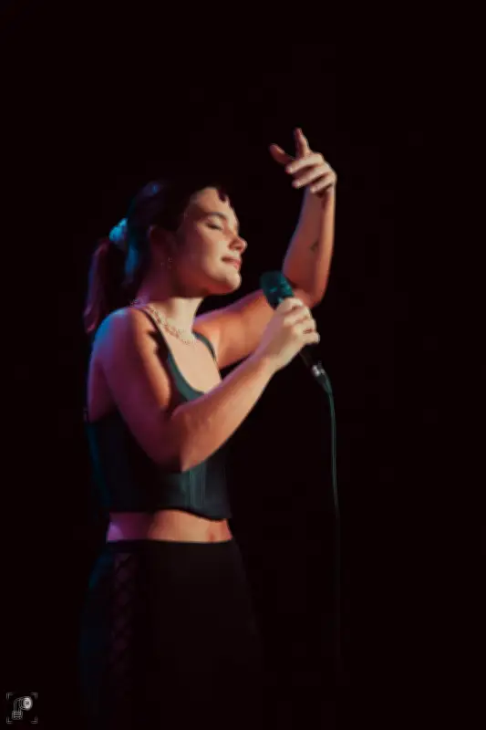 Louise Combier en concert à Narrosse : une voix engagée de la pop française