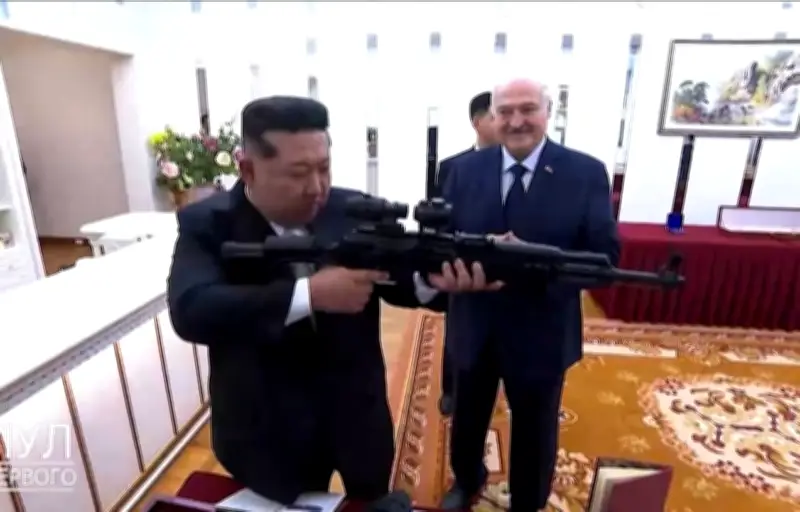 Loukachenko offre un fusil à Kim Jong-un pour sceller l'amitié biélorusso-nord-coréenne