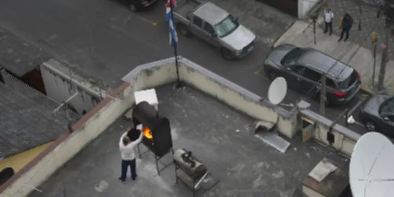 L'Équateur expulse l'ambassadeur de Cuba après un incident de "barbecue" diplomatique