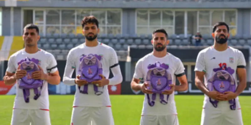 L'équipe d'Iran rend hommage aux victimes du bombardement de l'école de Minab