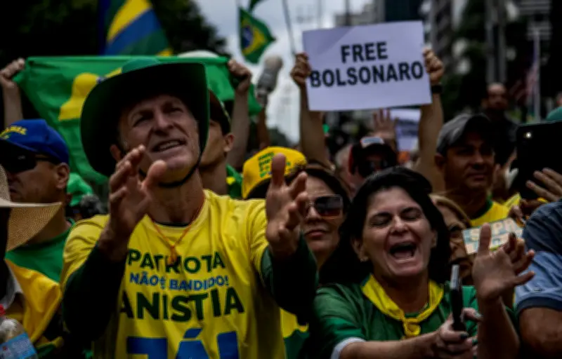 L'état de santé de Jair Bolsonaro en soins intensifs inquiète ses partisans