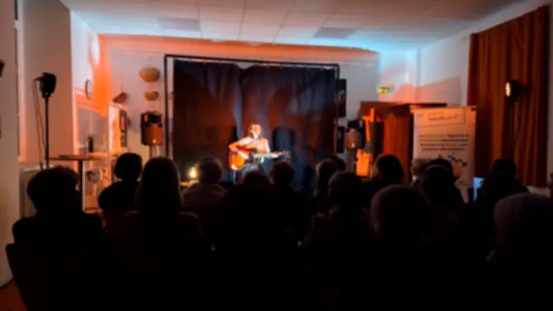 Lucas Lombard éblouit Chanac lors du Printemps des poètes en Lozère