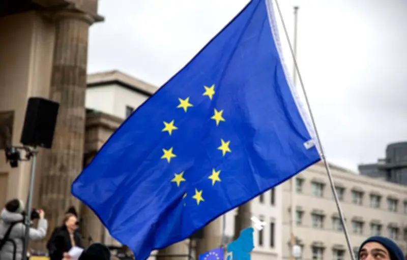 L'UE appelle à une réduction coordonnée de la demande pétrolière face à la flambée des prix