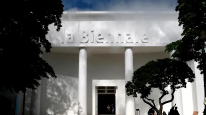 L'Ukraine appelle la Biennale de Venise à exclure la Russie après 478 morts culturels