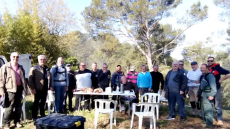 L'Ulpi de Langlade mobilisée pour débroussailler un terrain pentu contre les incendies