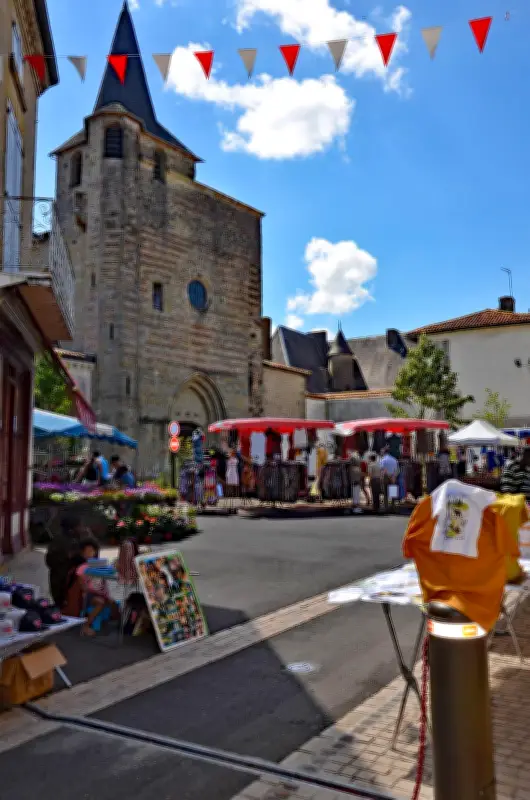 L'Union des commerçants d'Aire-sur-l'Adour organise une journée festive avec concours d'omelette