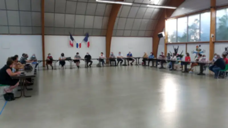 Élus et enseignants unis pour l'avenir éducatif aux Salles-du-Gardon