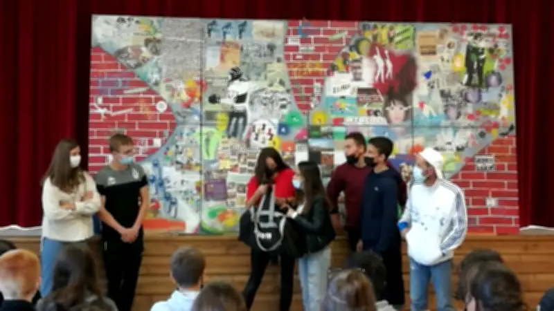 Lycéens de Nîmes sensibilisés aux discriminations par un spectacle interactif