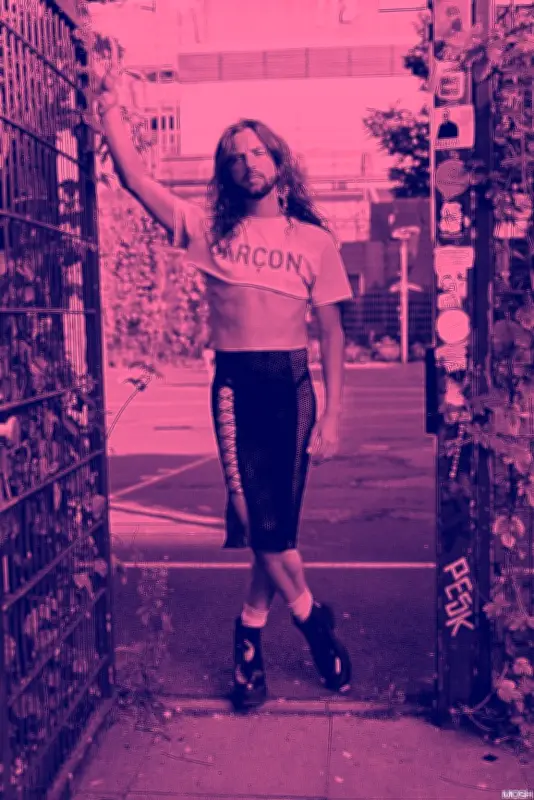 Lylybeth Merle publie 'Échardes', un recueil de vers non binaires