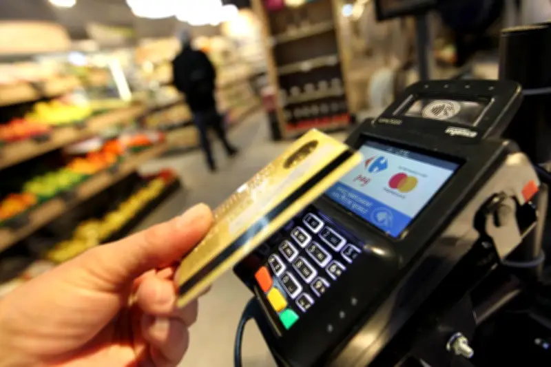 Lyon : alerte aux arnaques sur les bornes TCL avec du scotch sur les paiements sans contact