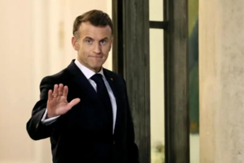Macron rassure une jeune fille sur Instagram concernant la guerre au Moyen-Orient