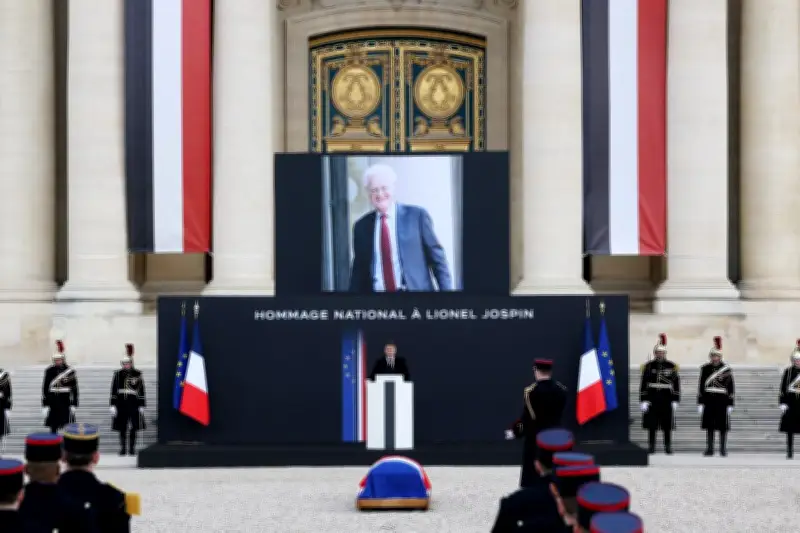 Macron rend hommage à Jospin, figure de la gauche et architecte de la France du XXIe siècle
