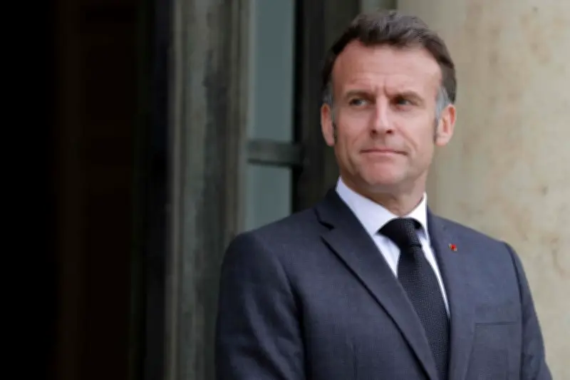 Macron visite Disneyland Paris avant l'ouverture du village Reine des Neiges