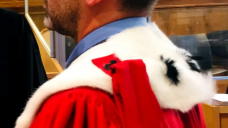 Magnétiseur soupçonné d'agressions sexuelles : son avocat réclame la libération, le parquet s'y oppose