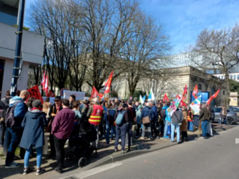 Manifestation à Bordeaux contre les suppressions de postes dans l'Éducation nationale