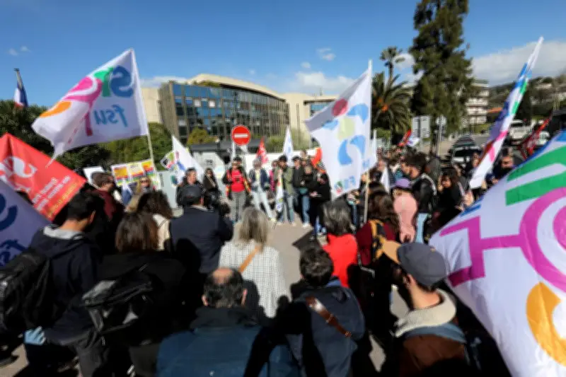 Manifestation des enseignants des Alpes-Maritimes pour dénoncer des conditions de travail déplorables