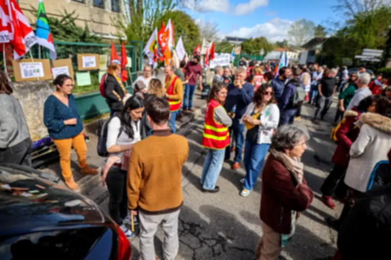 Manifestation massive en Lot-et-Garonne contre la suppression de 38 postes enseignants