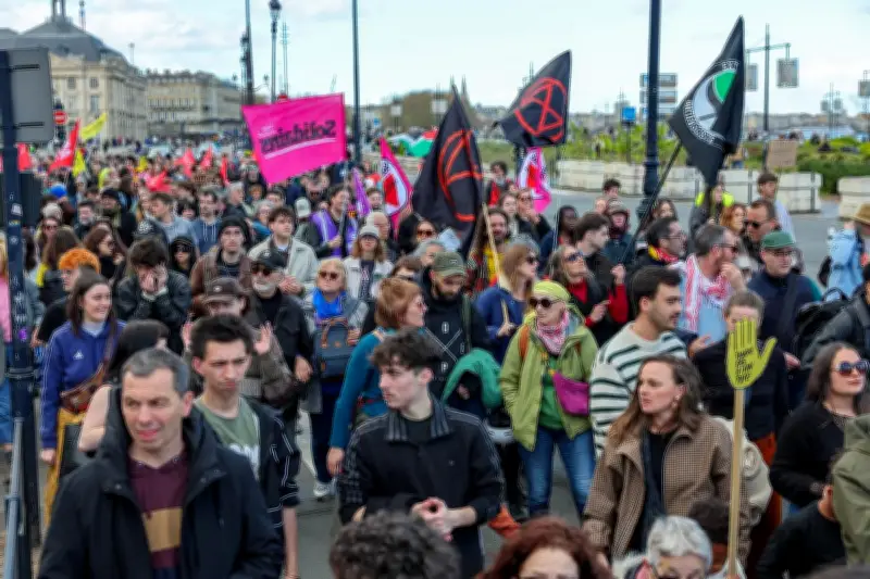 Manifestations massives contre le racisme et le fascisme dans plusieurs villes françaises