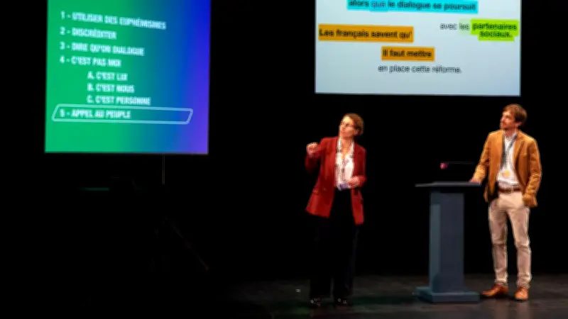 Manipulation et rire au théâtre : une fausse conférence dévoile les ficelles du langage politique