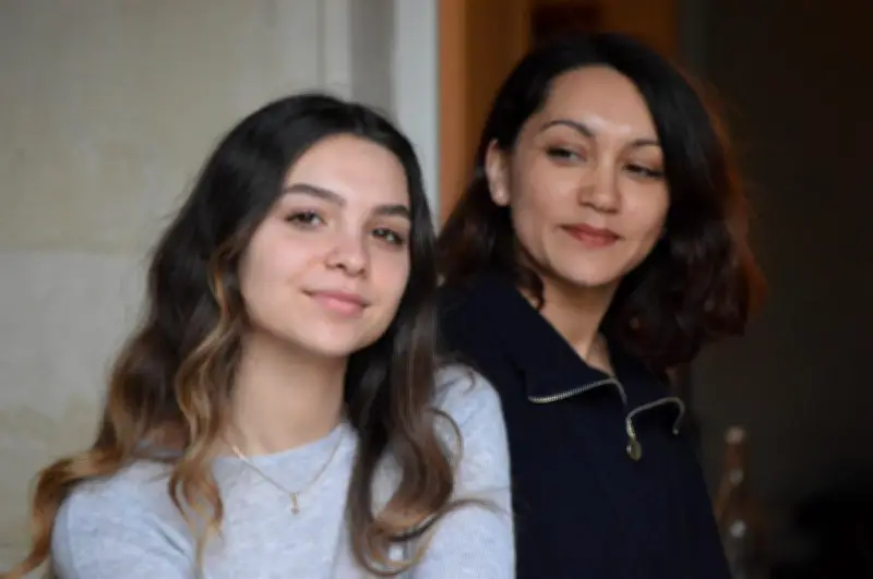 Manon Balasuriya, de Saintes à TF1 : l'ascension d'une jeune comédienne dans 'Maison de retraite'