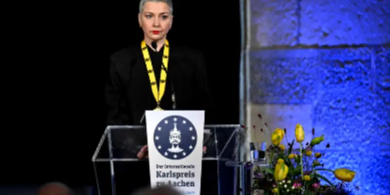 Maria Kolesnikova, figure de l'opposition biélorusse, reçoit le prix Charlemagne