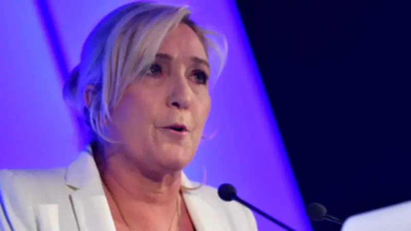 Marine Le Pen qualifie la nomination de Pap Ndiaye à l'Éducation de 'choix terrifiant'