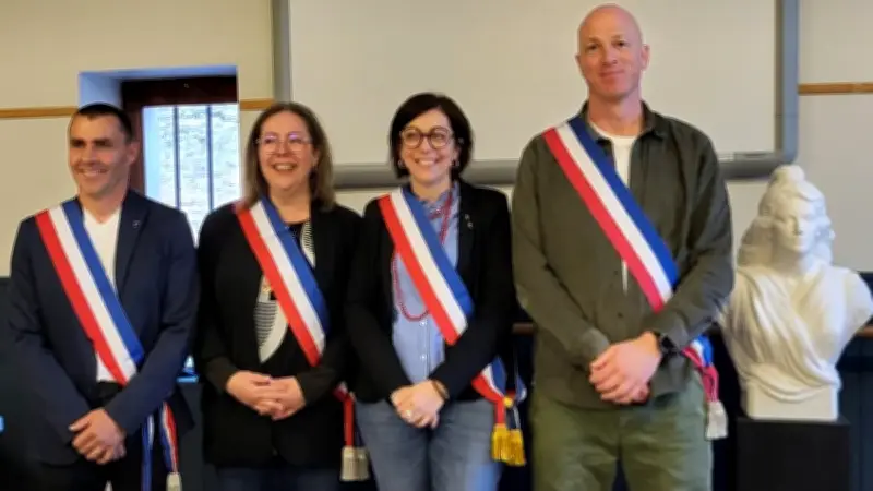 Marjorie Sabaton reçoit l'écharpe de maire de Saint-Paul-les-Fonts