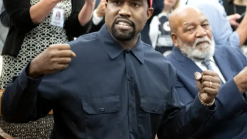 Marseille refuse Kanye West et son 'nazisme décomplexé' au Vélodrome