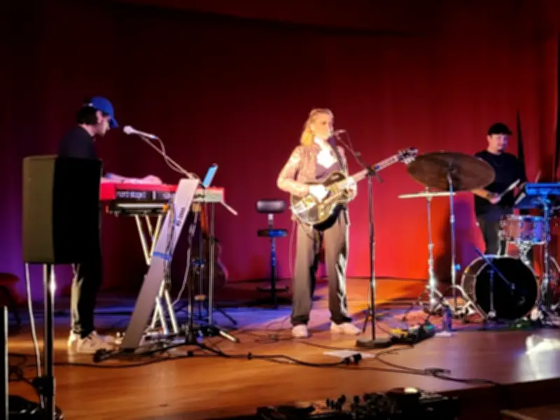 Mary Bach dévoile son nouvel EP « Étrange absence » lors d'un concert à Bazas