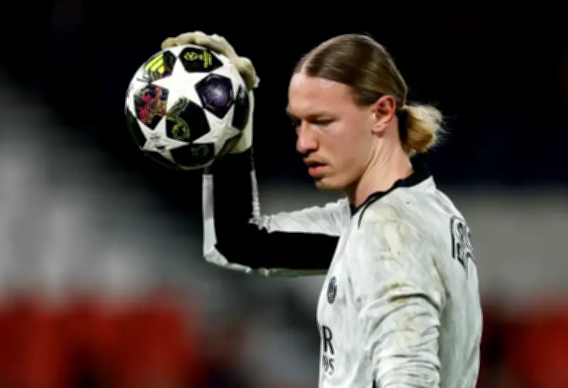 Matvei Safonov, le gardien du PSG qui a brisé les codes du football russe