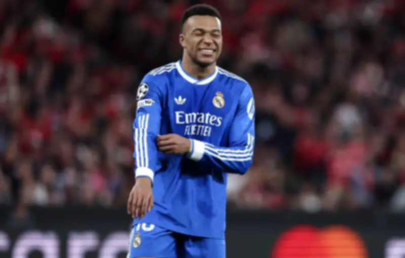 Mbappé à Paris pour un bilan médical crucial sur sa blessure au genou