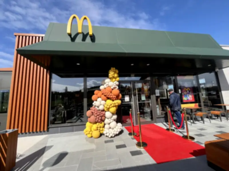 McDonald's ouvre à Neuvic-sur-l'Isle : tapis rouge et 30 emplois créés
