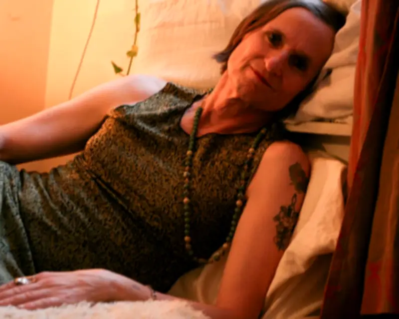 McKenzie Wark explore les paradoxes de l'identité dans 'Trans-Amazone'