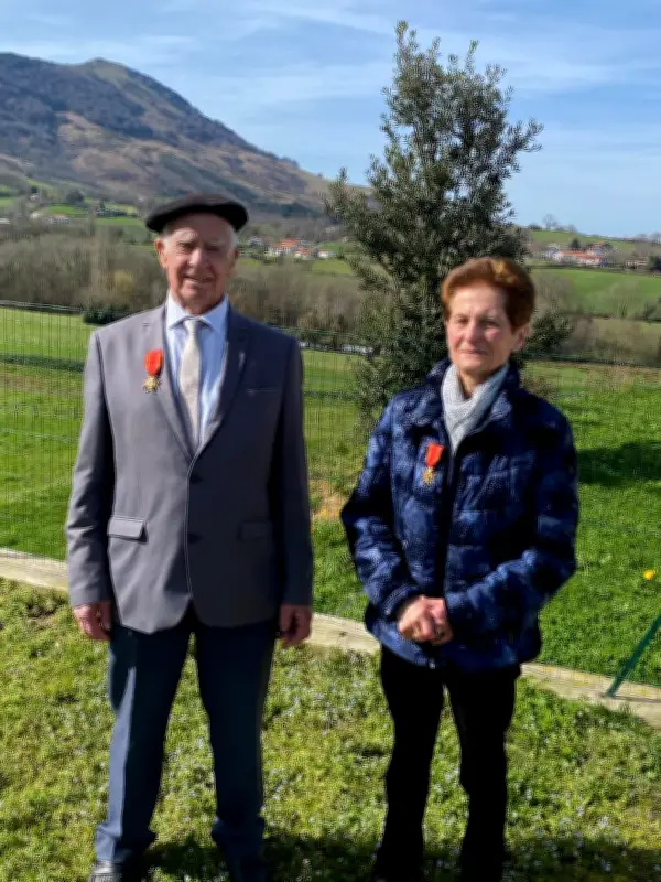 Médaille de Reconnaissance pour deux paroissiens dévoués à Hélette et sa région